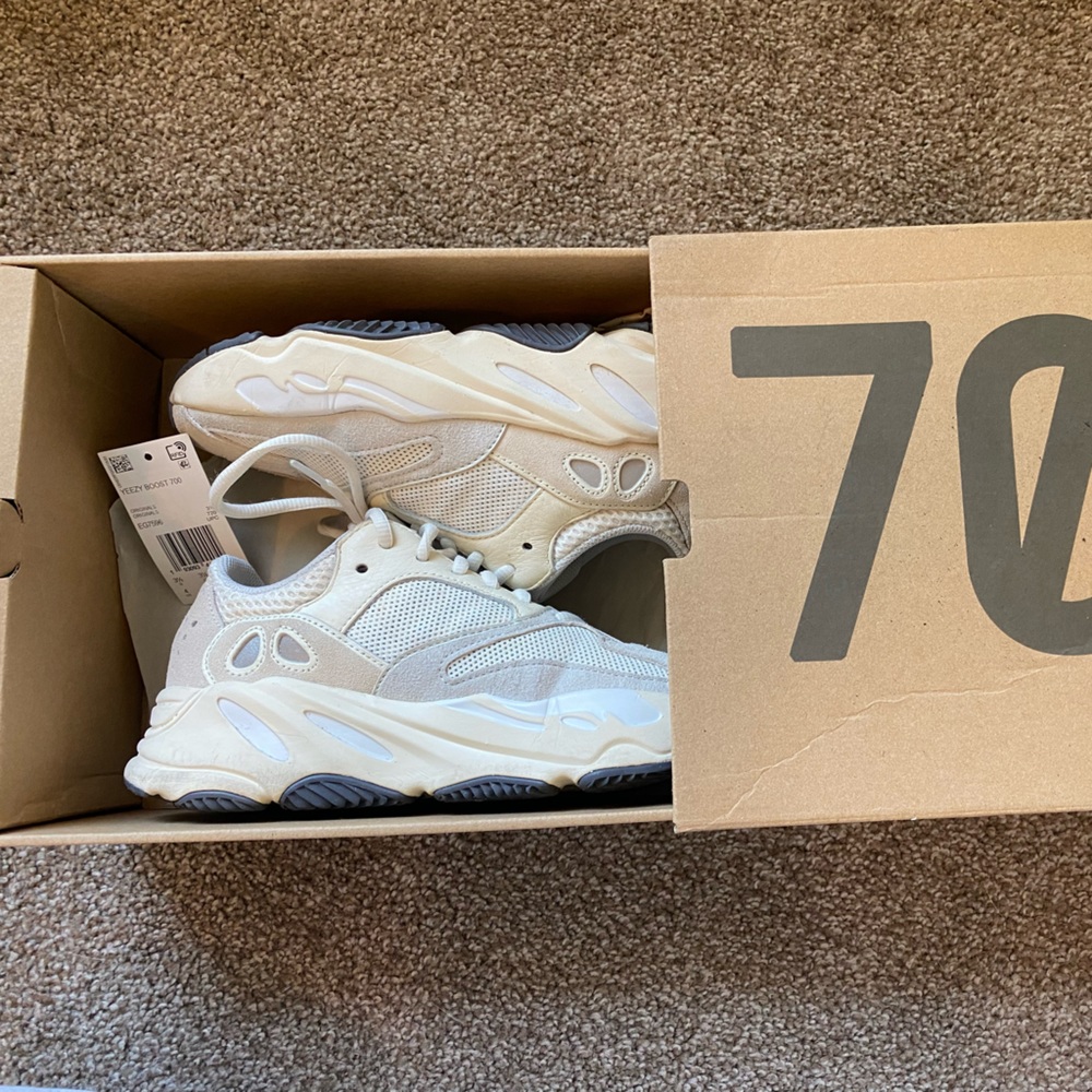 YEEZY BOOST 700 ANALOG F 36